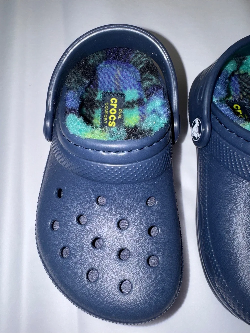 CROCS NWOT Kids Navy Classic Lined Clog - Blue-Green Bold Check Fleece Size 7